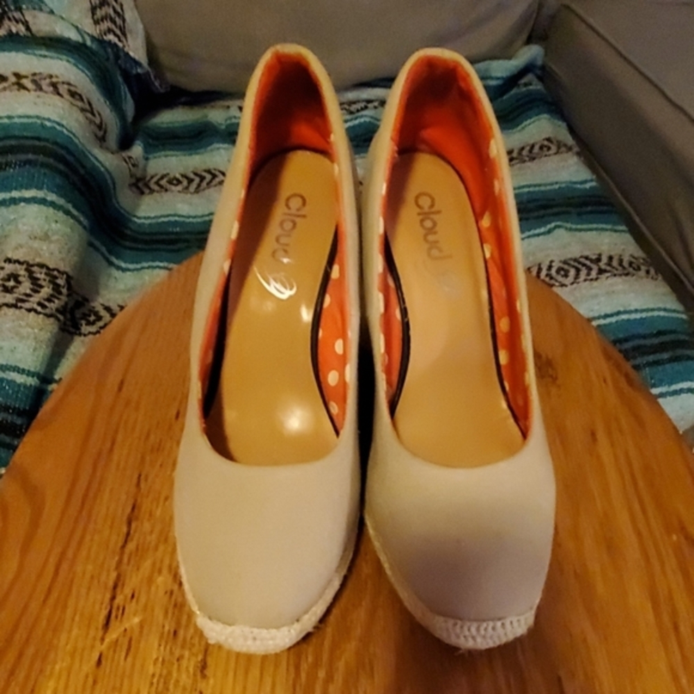 EUC! Gorgeous, adorable COMFY wedges!